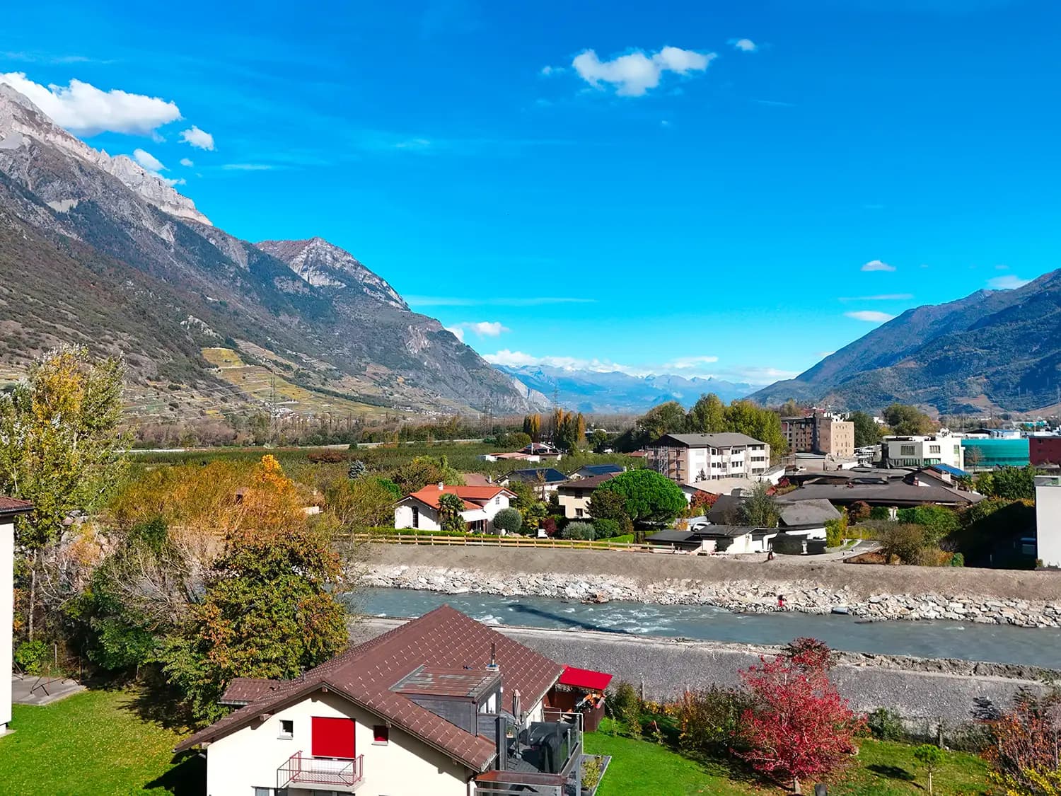 La Praille, Martigny — vue sur la vallée du Rhône